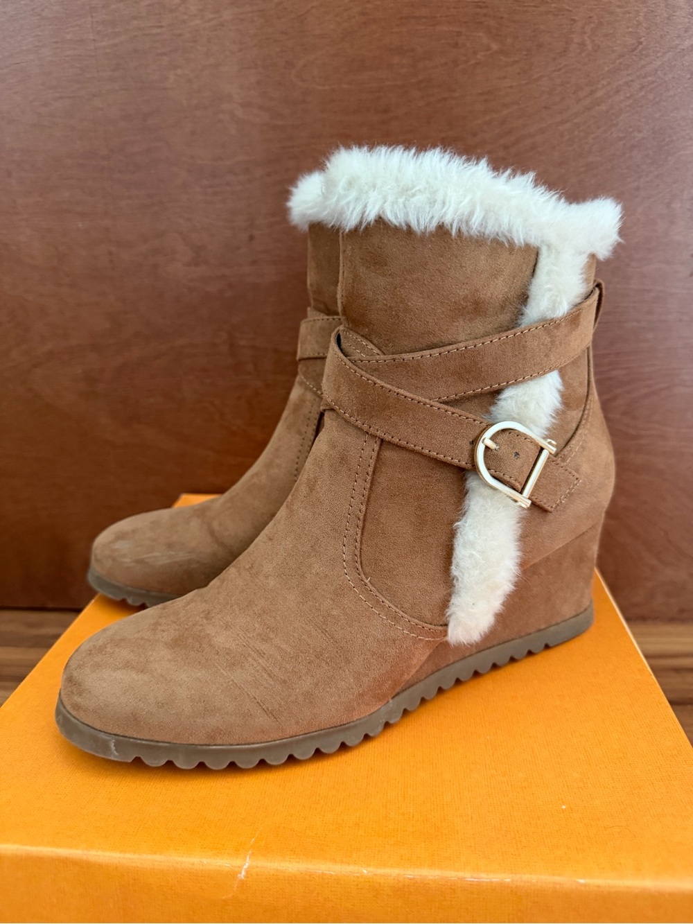 Unisa Tan Suede Wedge Ankle Boots with Cream Faux Fur Trim size 8